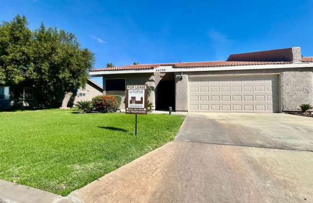 AVAILABLE NOW!! BEAUTIFUL 2-Bedroom 3 -bathroom Condo in La Quint Palms! MOVE IN SPECIAL 50% OFF ONE MONTHS RENT! photos photos