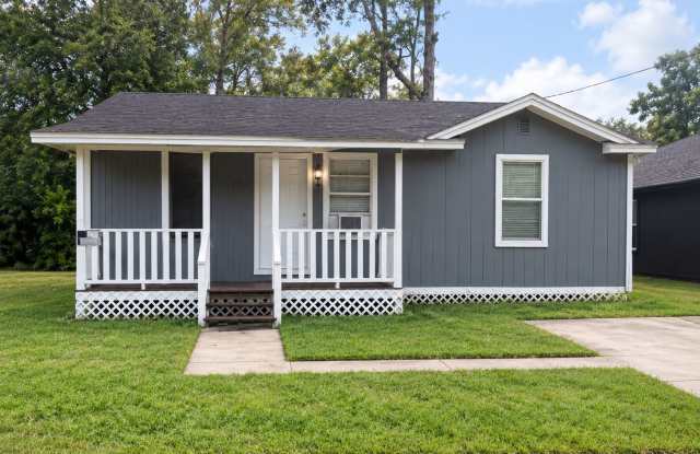 MOVE-IN SPECIAL! $500 Deposit + $500 First Month’s Rent! Gallery 1