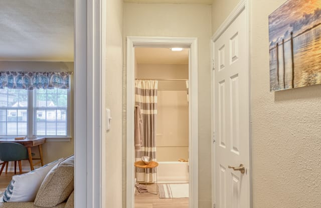 Bondale Apartments Gallery 3