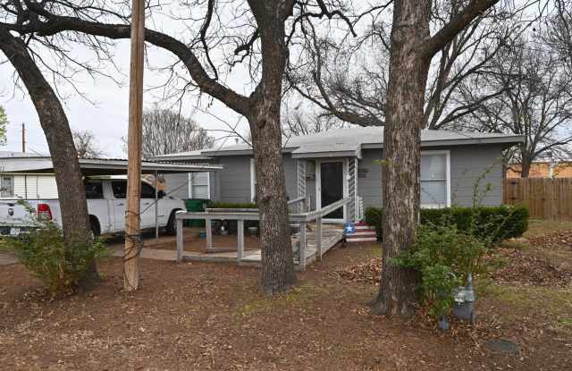 Handicap Accessible 2 Bed 1 Bath With Huge Yard In Burkburnett! photos photos