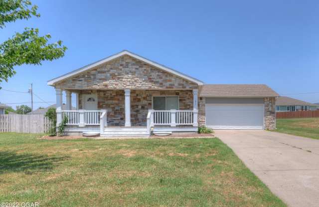 2817 E 19th Street - 2817 East 19th Street, Joplin, MO 64804