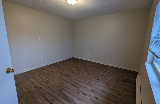 2 Bedroom Upstairs Apartment with Washer/Dryer Hookup photos photos
