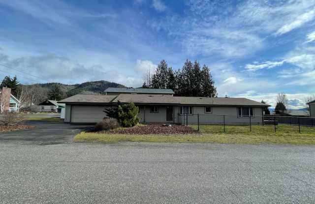 3 Bedroom Home in White Salmon For Rent photos photos