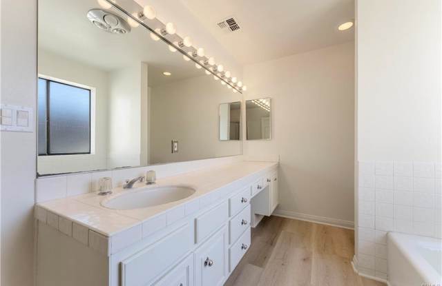 1567 Westholme Avenue photos photos