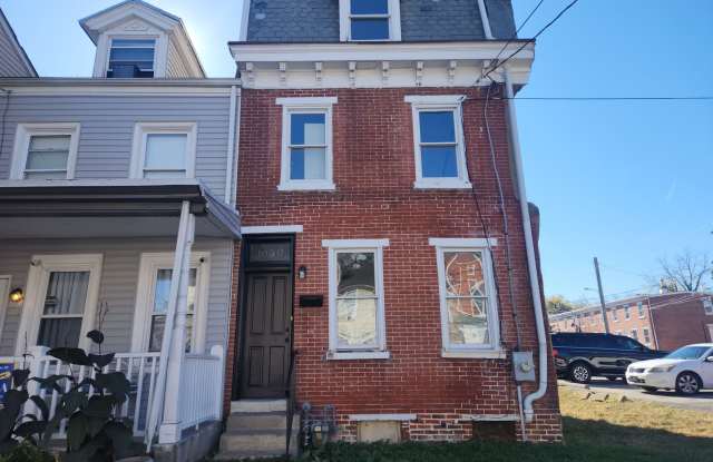 5 bedroom end unit townhome for rent - 1030 Lancaster Avenue, Wilmington, DE 19805