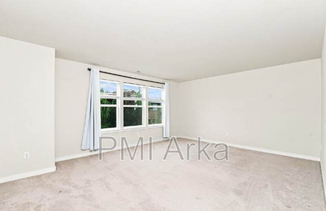633 Ilwaco Pl NE Gallery 4