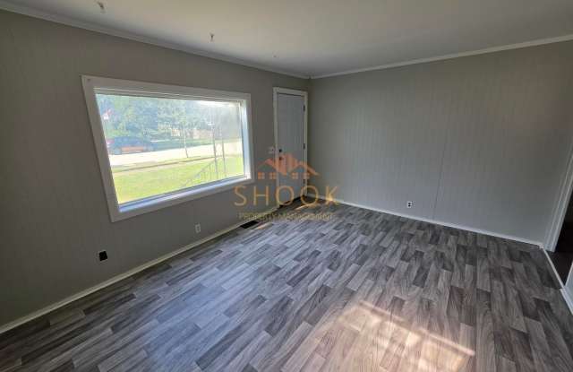 **MOVE-IN SPECIAL** 2 BR Gallery 4