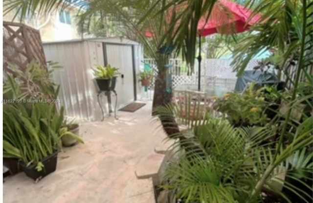 13922 Sw 172nd St - 13922 Southwest 172nd Street, Richmond West, FL 33177