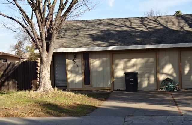 NICE DUPLEX IN CITRUS HEIGHTS OFF ZENITH  ANTELOPE ROAD! - 8317 Summerplace Drive, Citrus Heights, CA 95621
