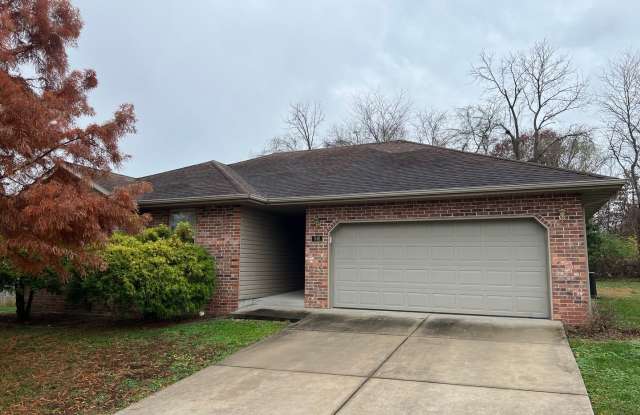 Nixa Rental available in Tuckaway neighborhood photos photos