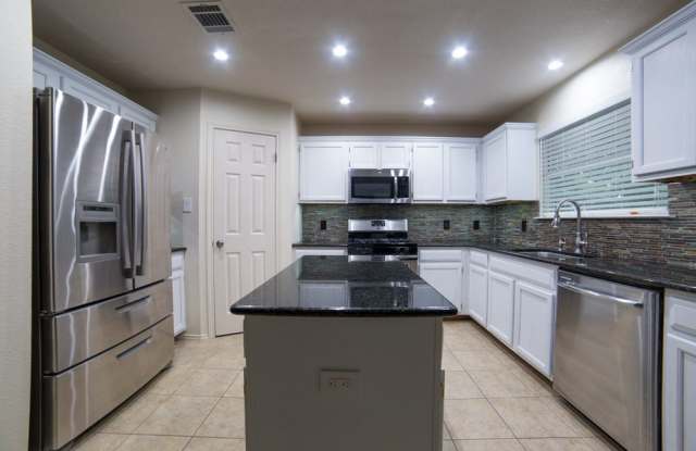 Nice family home in North Austin Gallery 4
