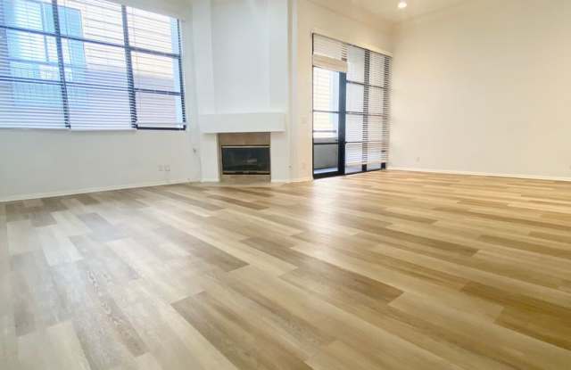 11636 Montana Avenue Gallery 1