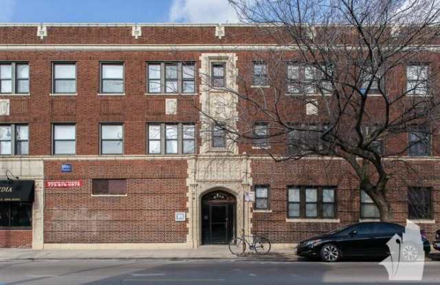 4601 North Lincoln Avenue Gallery 2