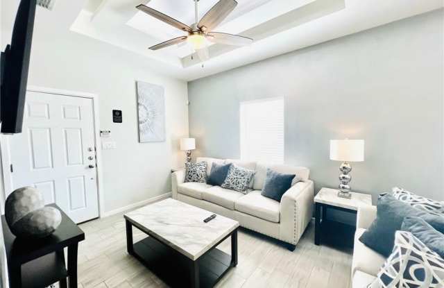 4729 Magnolia Street Gallery 3
