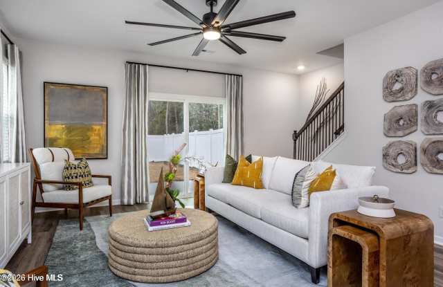 7137 Fisk Drive NE Gallery 2
