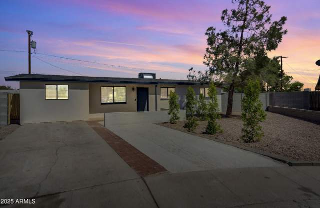 1207 W 15TH Street photos photos