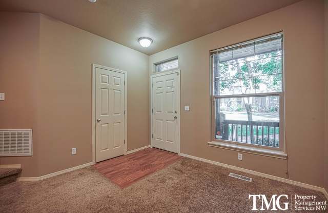 Gorgeous Two Bedroom Townhome in Hillsboro! Gallery 4