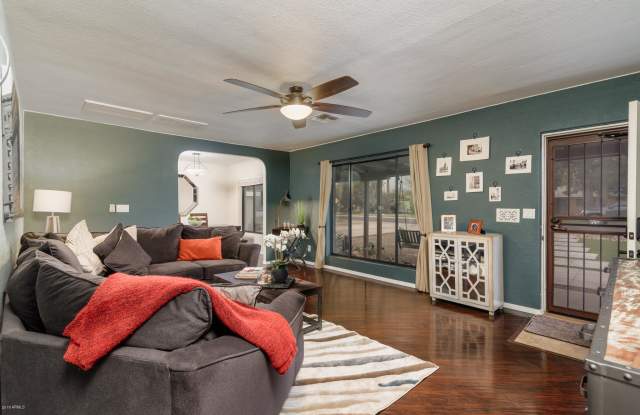 2319 E EARLL Drive Gallery 4