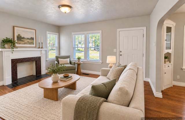 Charming 2-Bed, 1-Bath Home in OKC with Hardwood Floors, Detached Garage Gallery 4