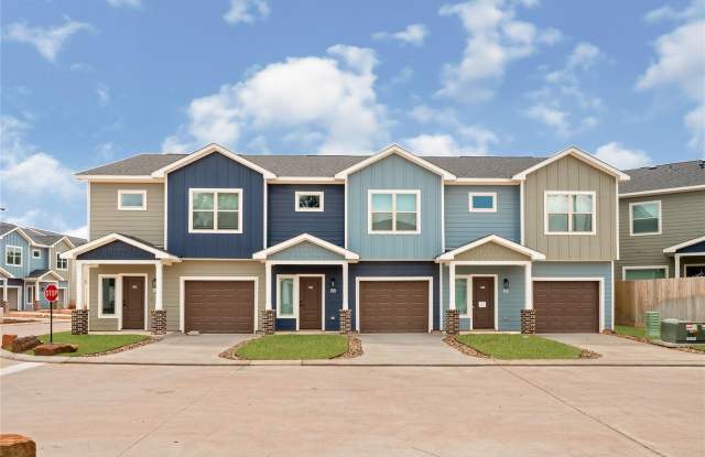 The Vintage at Lake Conroe | Brand-New 3BR Townhome – $1,595 Introductory Rate Gallery 1