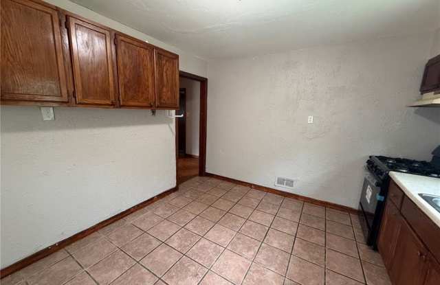 9812 Winkler Gallery 4