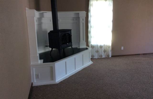 3 bedroom 2 bath 1800 sq ft home located in Sutter Gallery 4