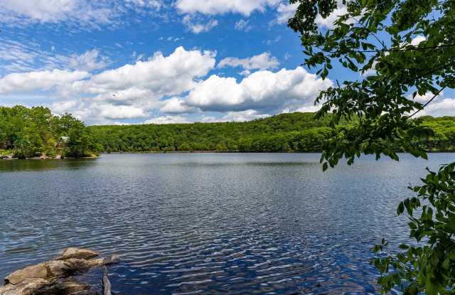 13 CRESCENT DR Gallery 2