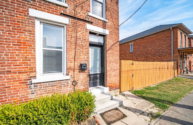 EAST FRANKLINTON ARTIST DISTRICT!  SUNNY NEWLY RENOVATED HOME on DOUBLE LOT Gallery 3