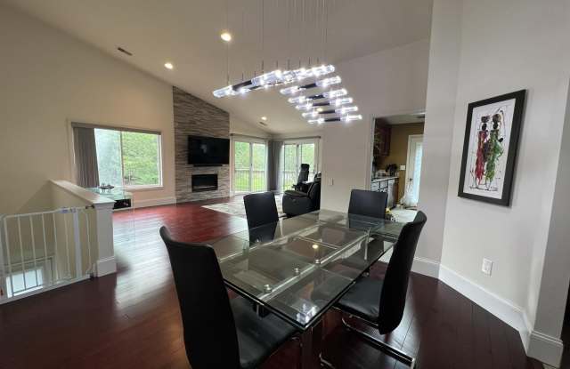 109 PRITCHARD PLACE photos photos