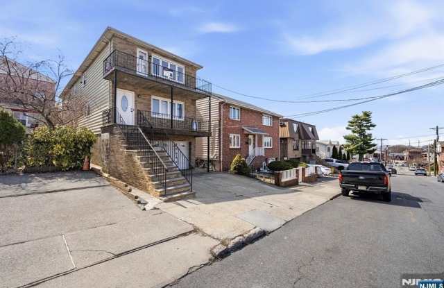 370 Henry Street Apt. 2 photos photos