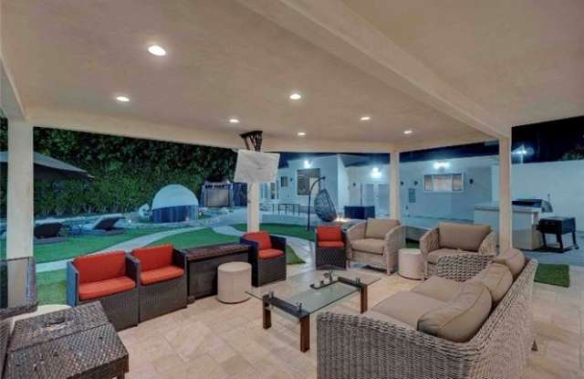 5835 Topeka Drive Gallery 3
