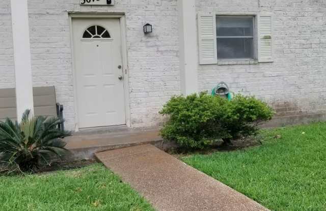5015 Meandering Lane - B photos photos