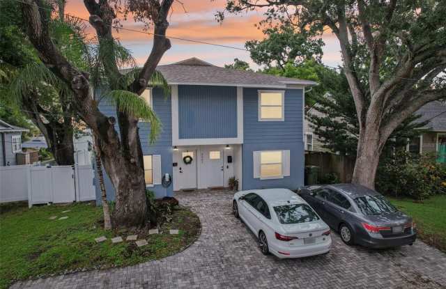 2405 W STROUD AVENUE photos photos