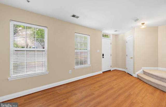 136 PASTURE SIDE Way Gallery 2