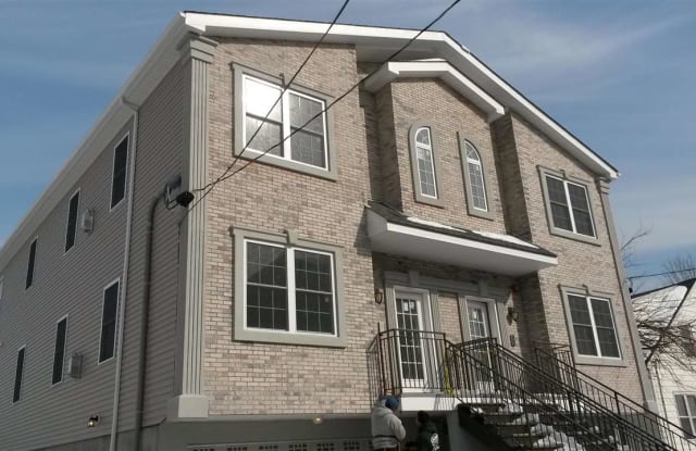 112 39TH ST - 112 39th St, Union City, NJ 07087