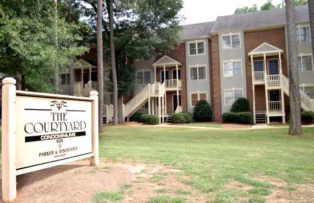 2 Bedroom Community on the Corner of Baxter and Milledge - 935 Baxter Street, Athens, GA 30606