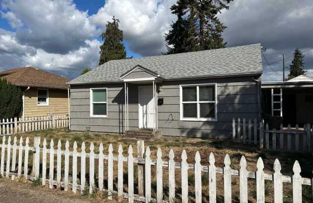 921 3rd Pl. - 921 North 3rd Place, Springfield, OR 97477