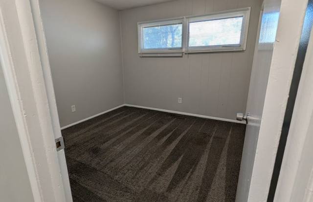 3 bedroom home near Washburn University Gallery 4