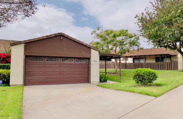 Very nice 3 Bd/2 Ba, single-story, 1581sf Duet in North Escondido available now for lease! - 2042 Golden Circle Drive, Escondido, CA 92026