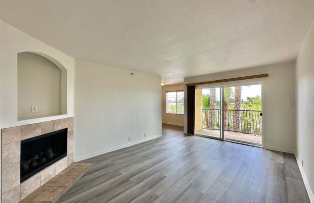 Updated Crown Point Condo With Wood Style Flooring Throughout And Bay Views From Balcony - 4205 Lamont Street, San Diego, CA 92109