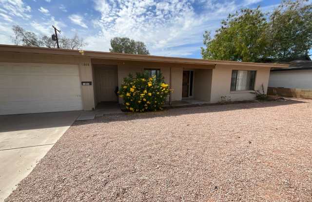 4 bedroom 2 bath North tempe area close to south Scottsdale photos photos