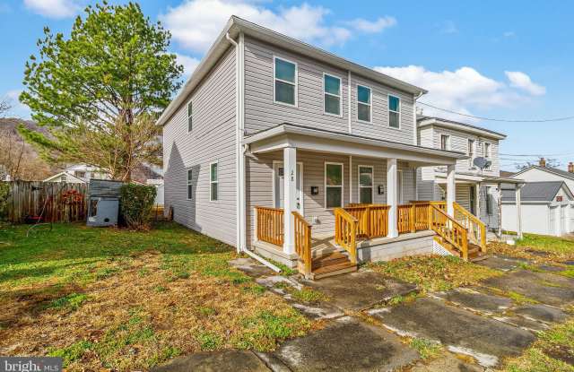 28 B Street unit: 28 photos photos