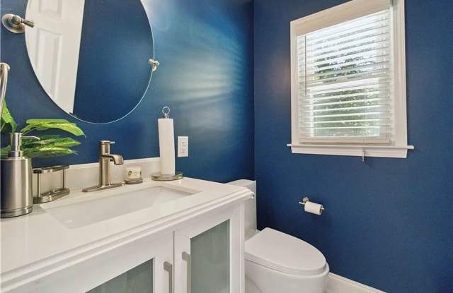 Room in 7 Bedroom Home at Glenwhite Dr photos photos
