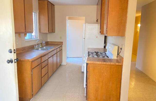 4 BEDROOM HOME ON LARGE LOT Gallery 3