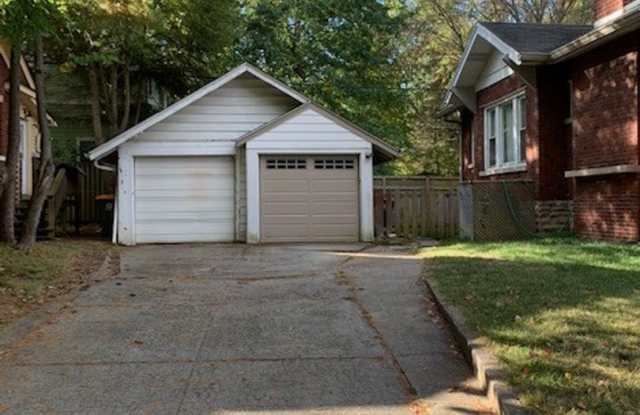 Charming, 3 Bed - 3 Bath Historic Home Close to Campus! Gallery 3