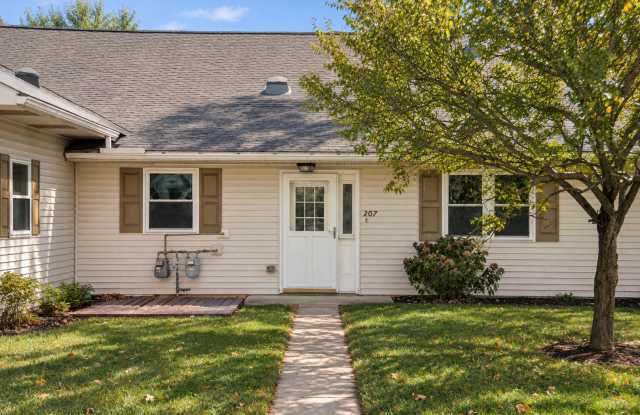 2 Bedroom, 1 Bath, 1st Floor Living, 1 Car Garage. Gallery 1