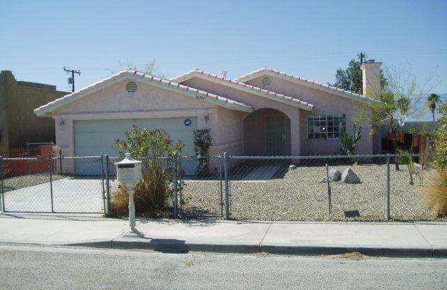 Spacious Home For RENT: 3 Bed / 2 Bath, Fenced in yard + 2 Car Garage! MOVE IN READY! photos photos
