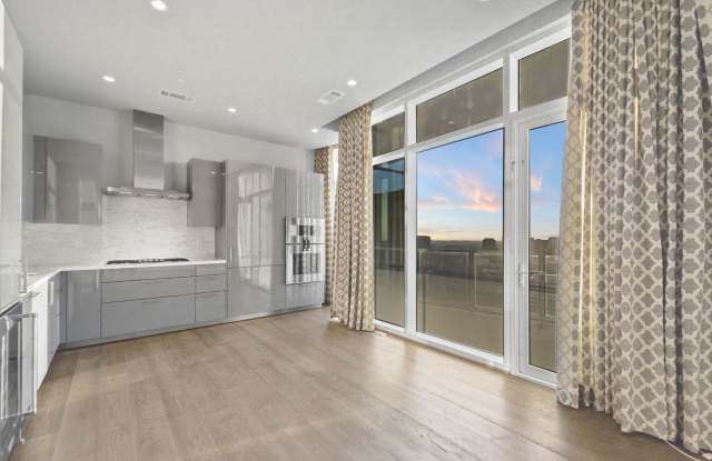 Stunning high rise unit in the affluent River Oaks District! - 4521 San Felipe Street, Houston, TX 77027