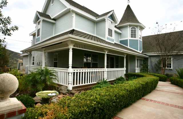 4br 3-1/2ba Victorian in hills of Blossom Valley photos photos