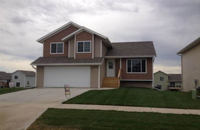 1589 Ashlynd Ct - 1589 Ashland Court, Iowa City, IA 52240